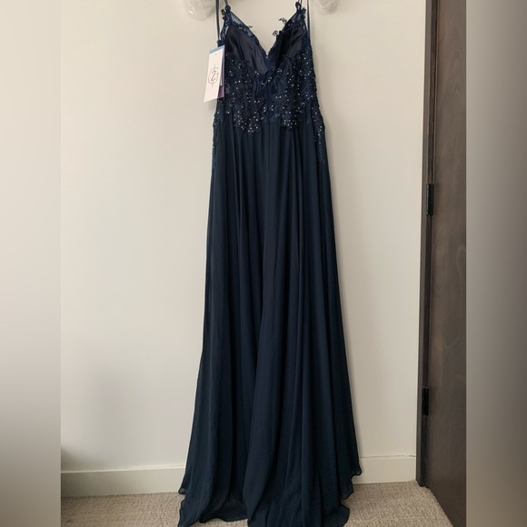 NWT Beautiful V-Neck Embroidered Bodice Chiffon Prom Dress Long Gown, Navy, Sz 4 - Picture 8 of 12